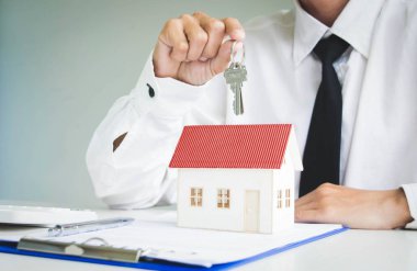 Girişimci hous için bir kira anlaşması içine girdi