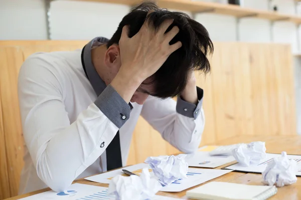 Fallimento, Malfunzionamento dei dipendenti maschi causa il reddito della società — Foto Stock