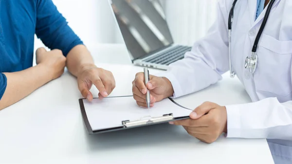 Doctor Currently Diagnosing Disease Giving Advice Psychiatric Patients Health Analysis — Stock Photo, Image