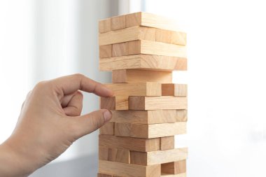 Yatırım risklerini, planlarını ve stratejilerini azaltmayı, şirkete istikrar kazandıracak bir ticari risk azaltma planı kurmayı, tahta bloklar konseptiyle iş büyümesini.