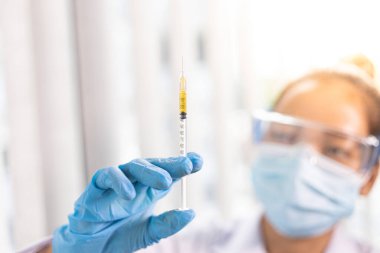 Doktorlar ciddi hastalıkların yayılmasını önlemek için antiretroviral ilaçlar hazırlıyorlar, antibiyotikler grip konseptinin yeni türünü engelliyor.
