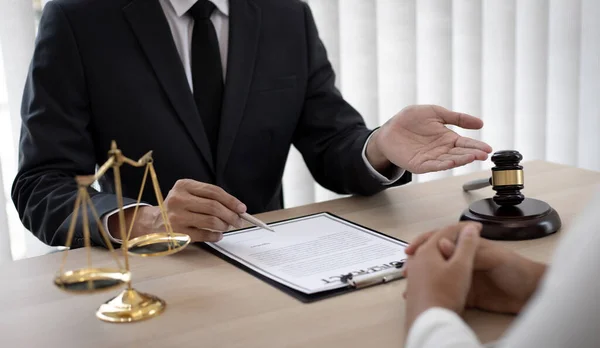 Attorneys Consultants Work Courtroom Negotiate Clients Complainants Who Want Justice — Stock Photo, Image