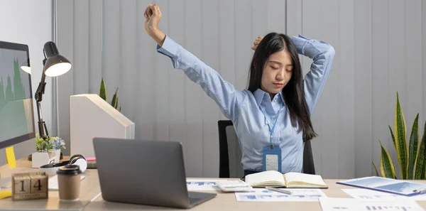 Aziatisch Zakenvrouw Ontspannen Overwerk Werken Een Kantoor Gelukkig Vrouwen Rusten — Stockfoto