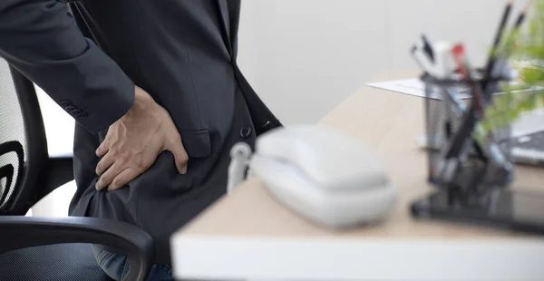 Asiático Homem Empregado Está Descansando Depois Seu Trabalho Duro Horas — Fotografia de Stock