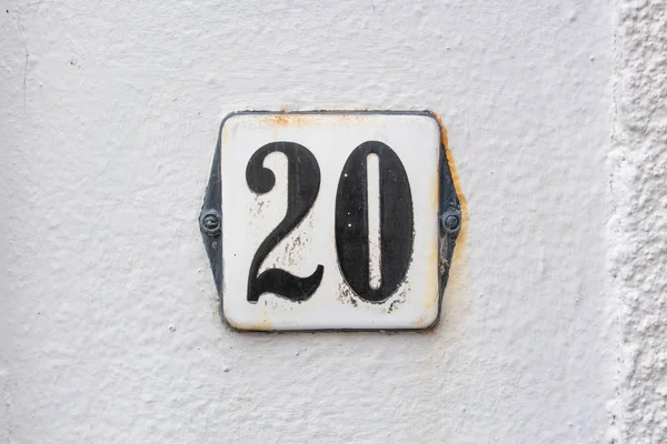 Emaillierte Hausnummer Zwanzig — Stockfoto