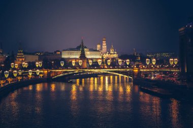 Rusya 'nın başkenti Moskova' da Kremlin 'le Prechistenskaya seti üzerine yeni yıl aydınlanması