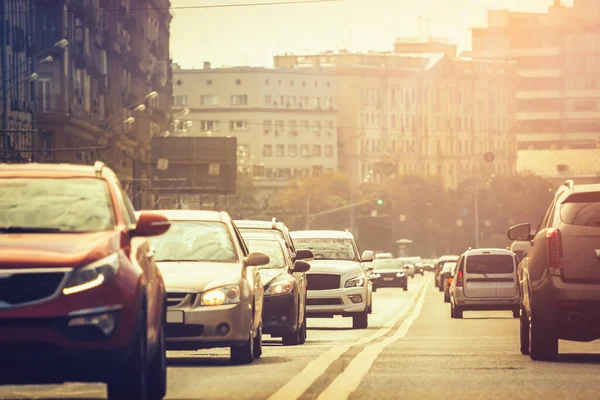 Coches Pie Una Línea Durante Atasco Tráfico Atardecer — Foto de Stock