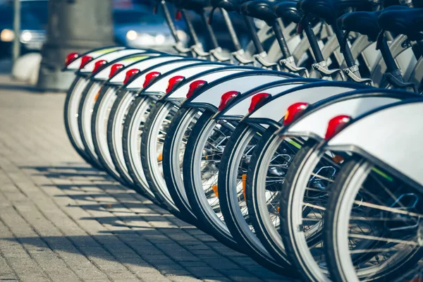 Wielen Van Fietsen Bij Het Verhuurstation — Stockfoto