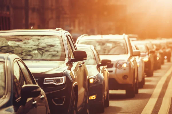 Coches Pie Una Línea Durante Atasco Tráfico Atardecer — Foto de Stock