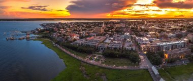 Charleston, Sc manzarası gün batımı ile 