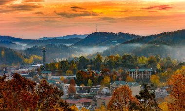 Gatlinburg, Tn cityscape sonbaharda