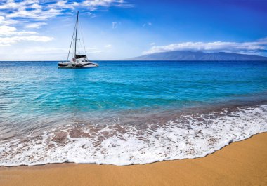 Plaj ile Tahiti Yelkenli