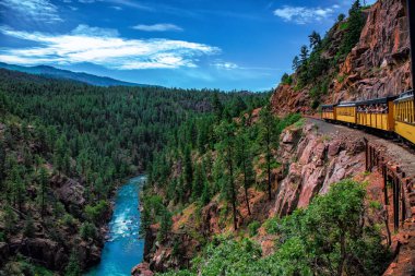 Colorado Nehri ve dağlar