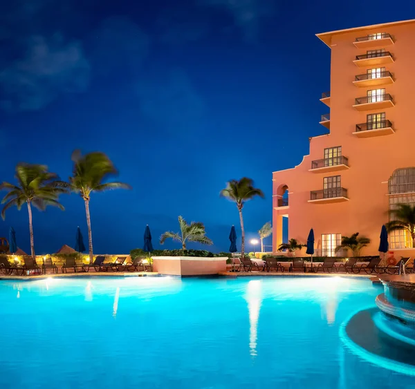 Cancun Resort Medence Pálmafák Között — Stock Fotó