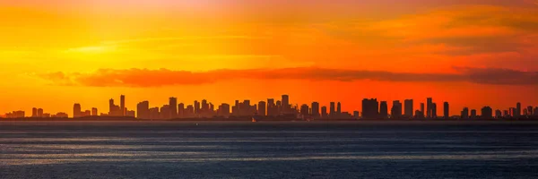 Nashville Skyline Met Zonsondergang Boot Rechtenvrije Stockafbeeldingen