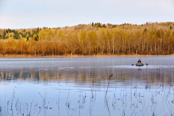 Lake Forest'ta balıkçı teknesi