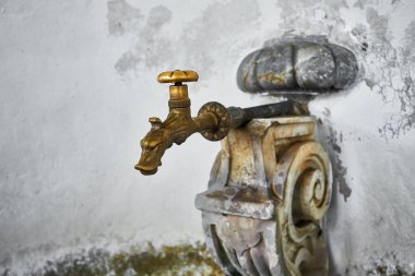 güzel bir musluk içme suyu kaynağı