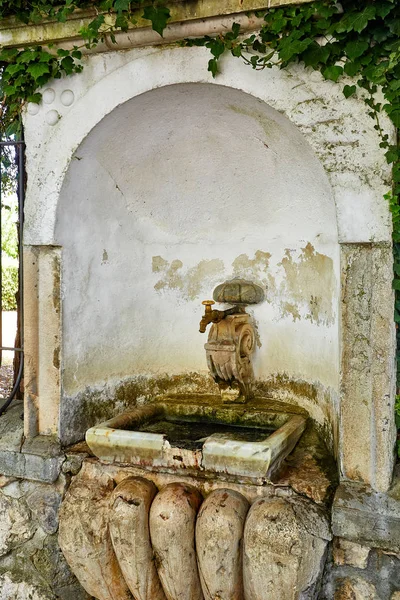 güzel bir musluk içme suyu kaynağı