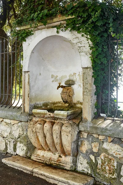 güzel bir musluk içme suyu kaynağı