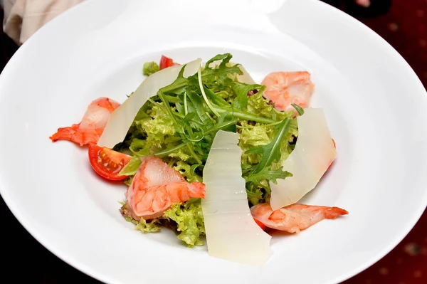 Salad Shrimp Arugula Parmesan Cheese — Stock Photo, Image