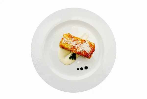 Lasaña Con Queso Parmesano Aislado Sobre Fondo Blanco — Foto de Stock