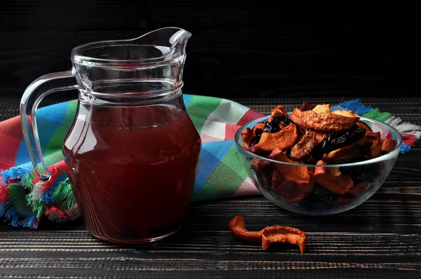 Compote Fruits Secs Dans Une Cruche Assiette Transparente Avec Fruits — Photo