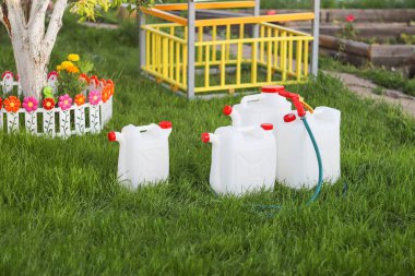 bahçe için beyaz su tankı