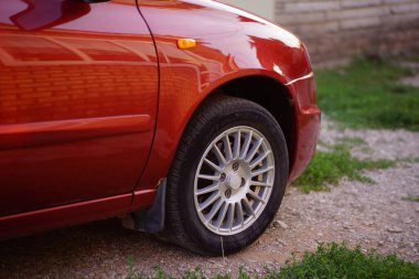 Kalina kırmızı spor araba