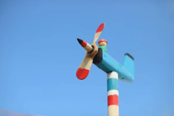 Windkraftanlage Gegen Blauen Himmel — Stockfoto