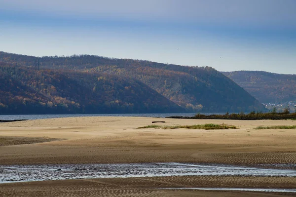 Nehir boyunca yürümek