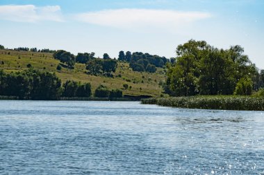 Nehir boyunca yürümek