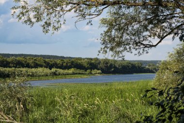 nehir hendek üzerinde yürümek