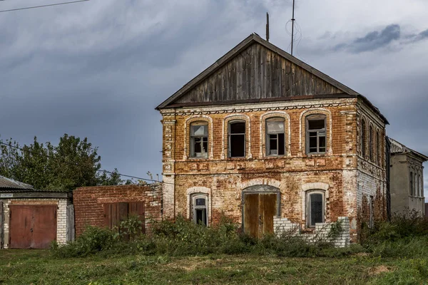 Old Abandoned Brick House — Stock Photo, Image