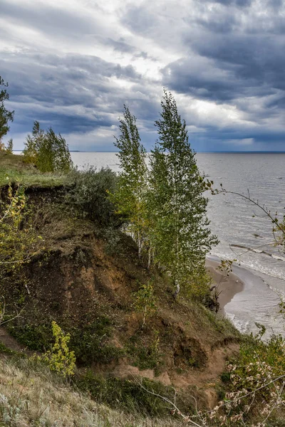 Promenad Längs Floden Bank — Stockfoto