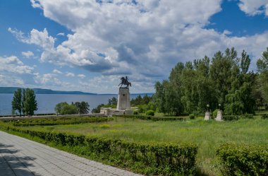 Şehir seti boyunca yürü