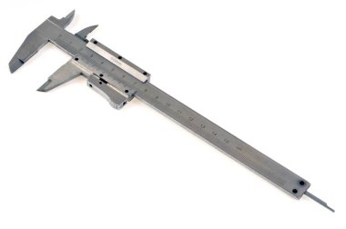 Caliper beyaz arka plan üzerinde yakın çekimde
