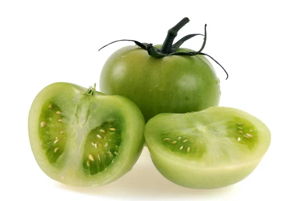 Tomates Verdes Con Uno Ellos Cortado Por Mitad Primer Plano —  Fotos de Stock