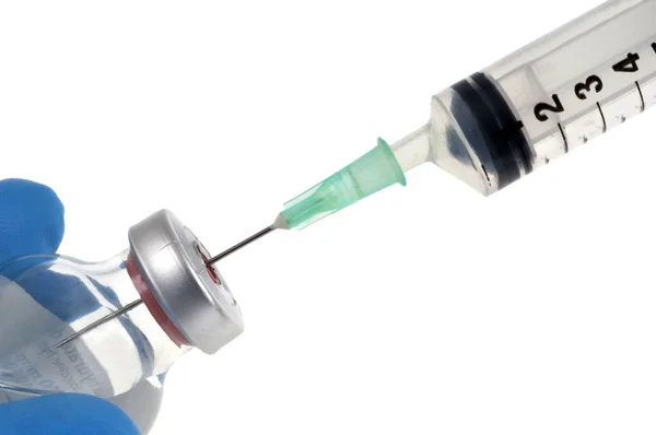 Remplir Une Seringue Vaccin Gros Plan Sur Fond Blanc — Photo