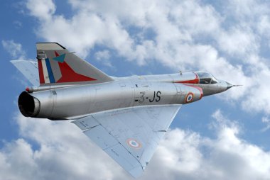 Gökyüzünde savaş uçağı