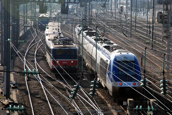 Twee Treinen Aankomen Het Station — Stockfoto