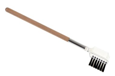 Beyaz arka plan üzerinde yakın çekimde maskara fırça