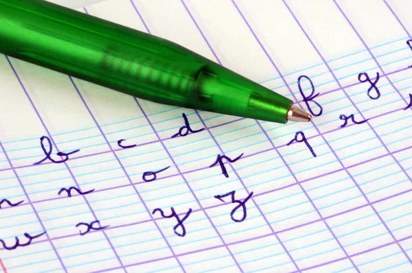 Alfabeto Escrito Caderno Escolar Com Uma Caneta Close — Fotografia de Stock