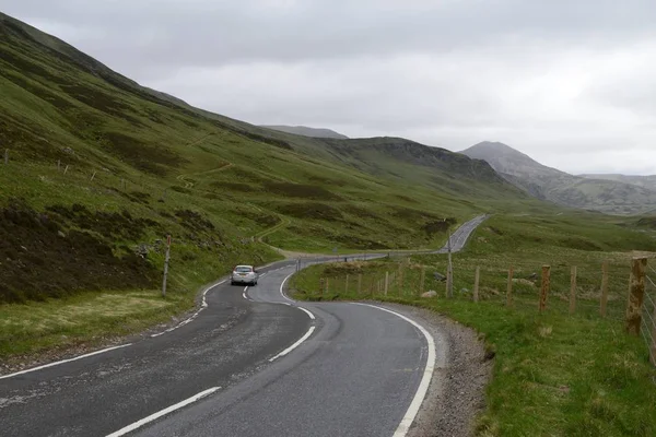 Bil Highland Road Skottland — Stockfoto