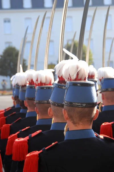 Soldaten Mit Schwert Und Soutane Während Einer Militärischen Zeremonie — Stockfoto