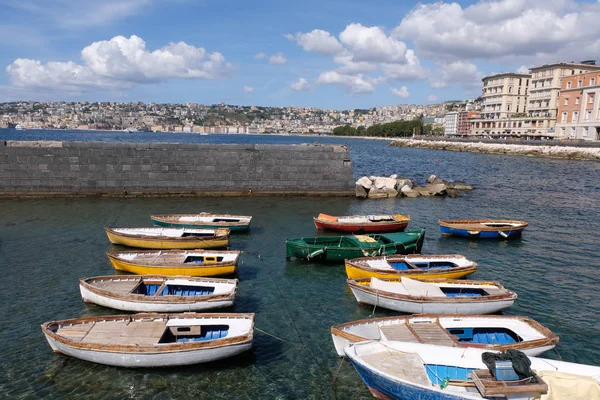 Лодки Пришвартованы Небольшой Гавани Района Кьяя Неаполе — стоковое фото
