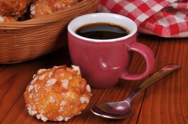 Chouquette ve kahve fincan ı sın 