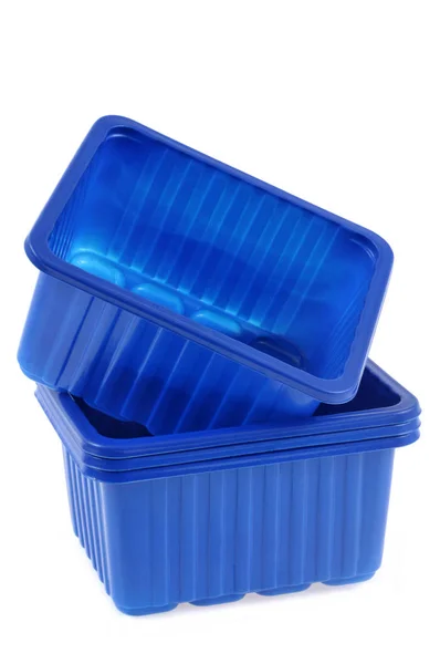 白い背景のクローズアップの青いプラスチック皿 — ストック写真