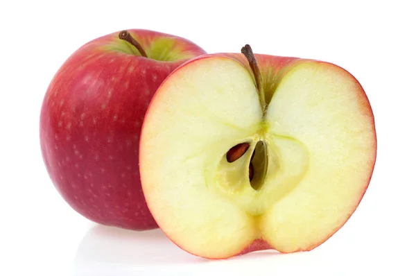 Ganzer Apfel Und Halbierter Apfel Nahaufnahme Auf Weißem Hintergrund — Stockfoto