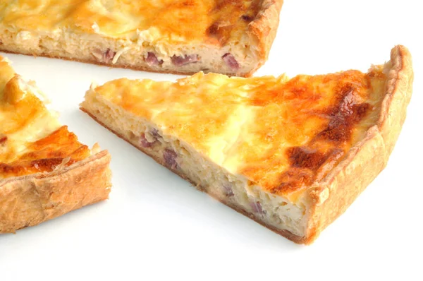 Partie Quiche Lorraine Gros Plan Sur Fond Blanc — Photo