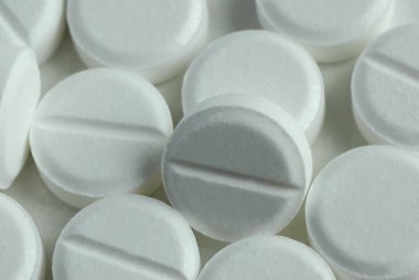 Toplu aspirin hapları arkaplanı kapatır